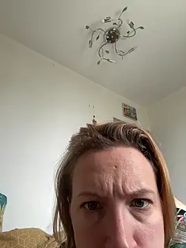 Snapshot of UmaTruewoman chatting on June 27, 2026, 5:35 am UmaTruewoman online show from June 27, 2026, 5:35 am
