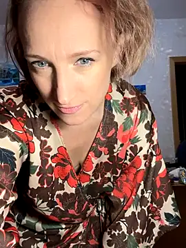 Snapshot of UmaTruewoman chatting on November 19, 2025, 4:12 am UmaTruewoman online show from November 19, 2025, 4:12 am