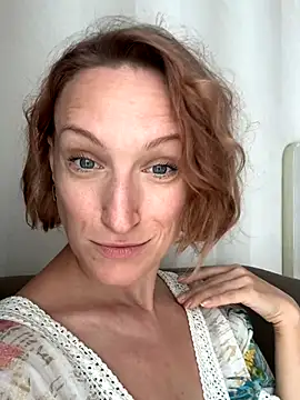 Snapshot of UmaTruewoman chatting on December 3, 2025, 1:28 am UmaTruewoman online show from December 3, 2025, 1:28 am