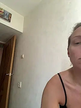 Snapshot of UmaTruewoman chatting on June 25, 2026, 6:18 am UmaTruewoman online show from June 25, 2026, 6:18 am