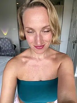 UmaTruewoman online show from April 28, 2026, 5:01 am