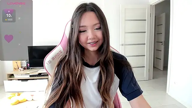 Snapshot of Fluffy_Rose chatting on July 10, 2026, 1:49 am Fluffy Rose online show from July 10, 2026, 1:49 am
