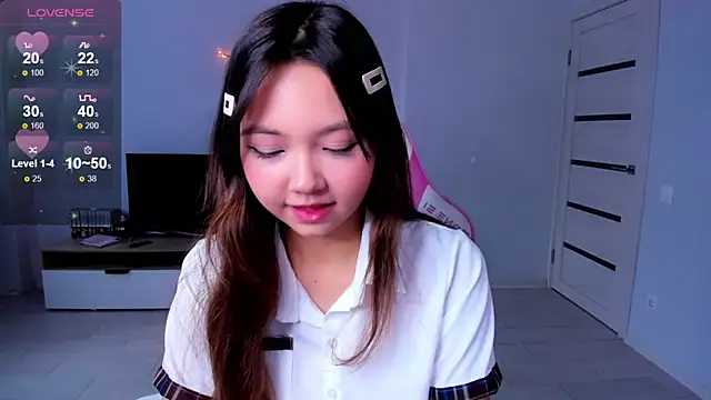 Snapshot of Fluffy_Rose chatting on October 8, 2025, 2:02 am Fluffy Rose online show from October 8, 2025, 2:02 am