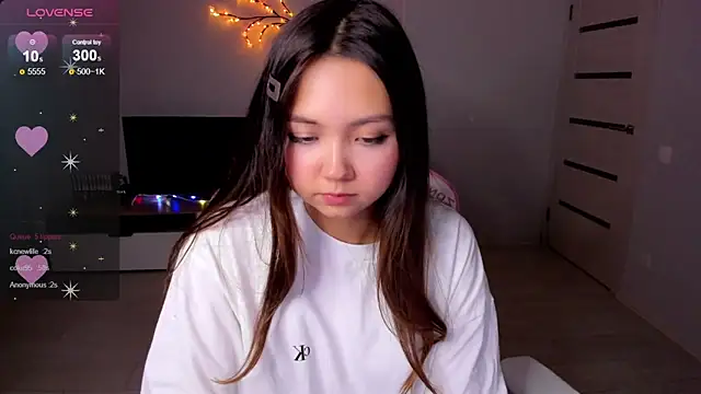 Snapshot of Fluffy_Rose chatting on September 28, 2025, 2:35 pm Fluffy Rose online show from September 28, 2025, 2:35 pm