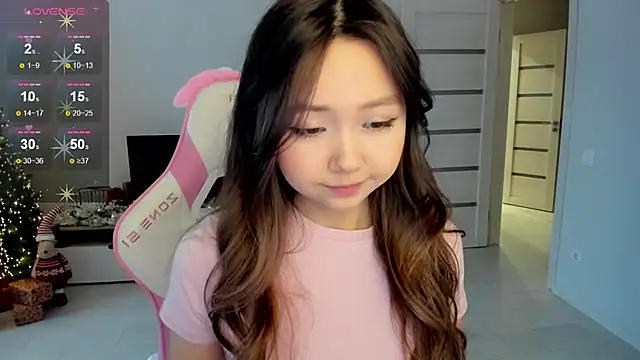 Snapshot of Fluffy_Rose chatting on December 16, 2025, 3:22 am Fluffy Rose online show from December 16, 2025, 3:22 am