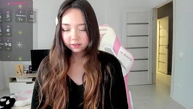 Snapshot of Fluffy_Rose chatting on May 21, 2026, 3:04 am Fluffy Rose online show from May 21, 2026, 3:04 am