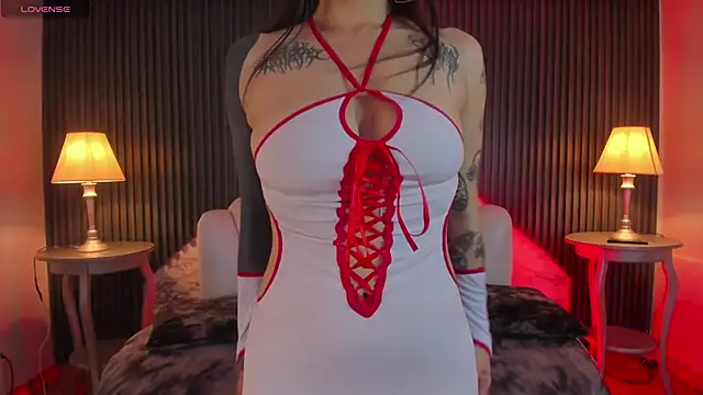 Snapshot of MeganDraco_ chatting on October 22, 2025, 12:37 pm MeganDraco online show from October 22, 2025, 12:37 pm