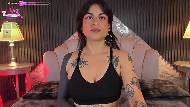 Snapshot of MeganDraco_ chatting on September 17, 2025, 12:18 pm MeganDraco online show from September 17, 2025, 12:18 pm