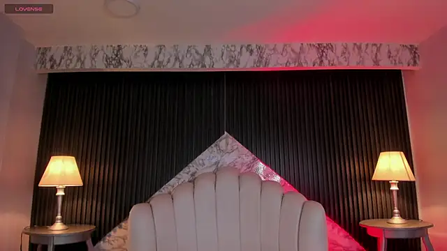 Snapshot of MeganDraco_ chatting on October 21, 2025, 12:26 pm MeganDraco online show from October 21, 2025, 12:26 pm