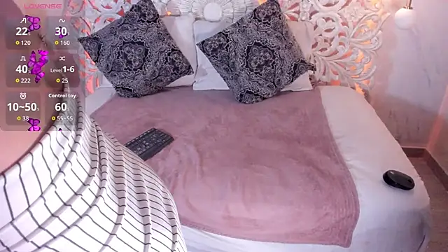 Paiige peach online show from March 15, 2026, 11:28 am