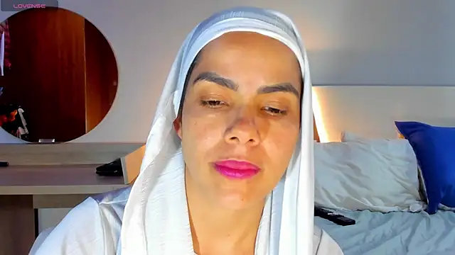 ClaraMariaMon online show from March 6, 2025, 9:42 pm