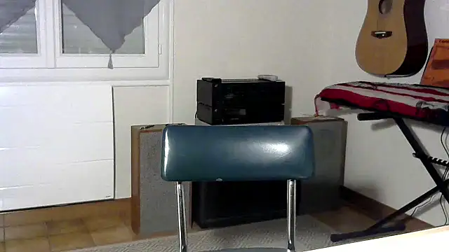 pikachu161616 online show from December 8, 2024, 10:19 am