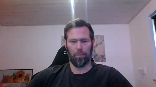 Snapshot of Gotta1 chatting on November 5, 2025, 10:40 am Gotta1 online show from November 5, 2025, 10:40 am