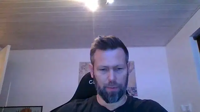 Snapshot of Gotta1 chatting on December 1, 2025, 2:07 pm Gotta1 online show from December 1, 2025, 2:07 pm