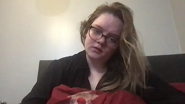 Snapshot of honeyyy24 chatting on December 4, 2025, 3:44 pm honeyyy24 online show from December 4, 2025, 3:44 pm