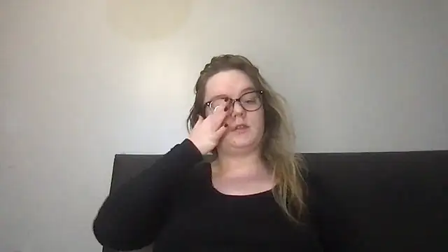 Snapshot of honeyyy24 chatting on October 23, 2025, 8:29 pm honeyyy24 online show from October 23, 2025, 8:29 pm