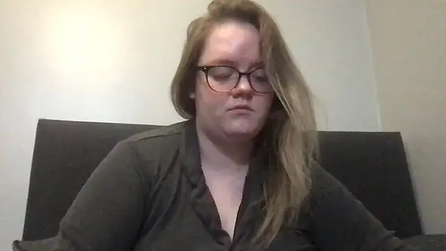 Snapshot of honeyyy24 chatting on November 24, 2025, 12:32 am honeyyy24 online show from November 24, 2025, 12:32 am