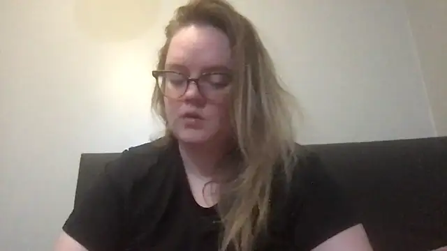 Snapshot of honeyyy24 chatting on December 14, 2025, 5:18 pm honeyyy24 online show from December 14, 2025, 5:18 pm