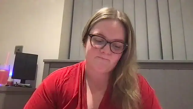 honeyyy24 online show from June 17, 2026, 8:52 pm