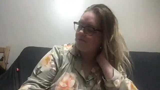 Snapshot of honeyyy24 chatting on November 19, 2025, 10:32 pm honeyyy24 online show from November 19, 2025, 10:32 pm