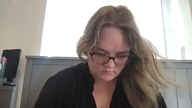 honeyyy24 online show from July 25, 2026, 2:12 pm