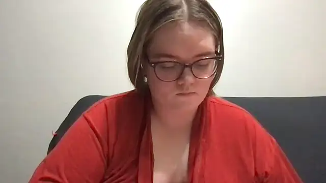 honeyyy24 online show from April 3, 2026, 11:33 pm