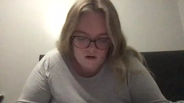 honeyyy24 online show from March 1, 2026, 11:05 pm