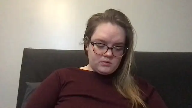 Snapshot of honeyyy24 chatting on November 9, 2025, 3:49 pm honeyyy24 online show from November 9, 2025, 3:49 pm