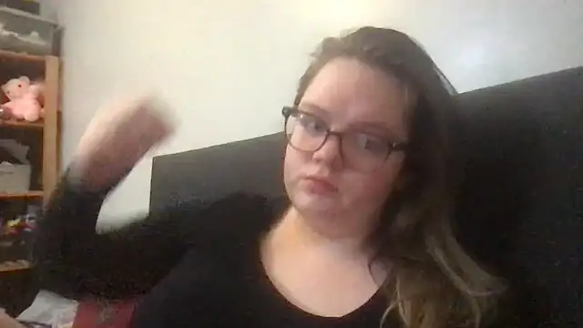 Snapshot of honeyyy24 chatting on December 15, 2025, 9:20 pm honeyyy24 online show from December 15, 2025, 9:20 pm