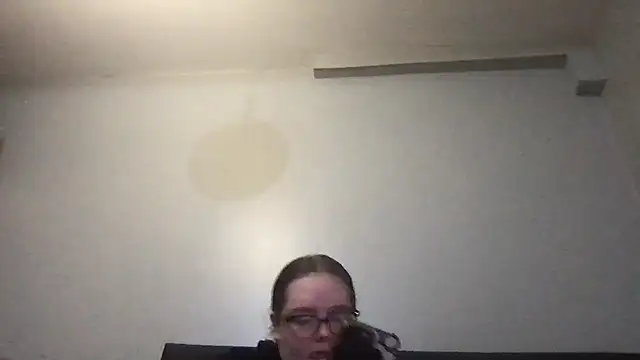 Snapshot of honeyyy24 chatting on November 14, 2025, 1:26 pm honeyyy24 online show from November 14, 2025, 1:26 pm