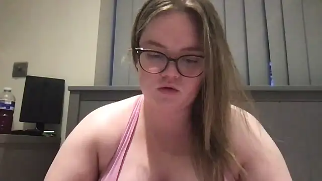 honeyyy24 online show from June 21, 2026, 8:47 pm