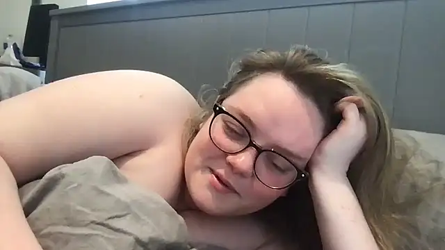 honeyyy24 online show from June 7, 2026, 11:48 am
