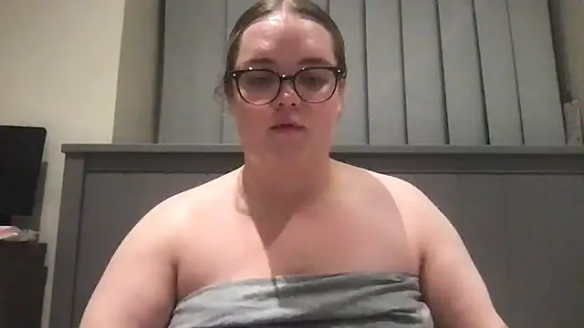 honeyyy24 online show from July 8, 2026, 9:59 pm