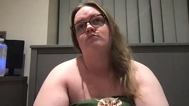 honeyyy24 online show from June 11, 2026, 9:12 pm