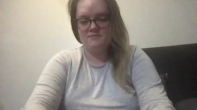 Snapshot of honeyyy24 chatting on October 20, 2025, 6:41 pm honeyyy24 online show from October 20, 2025, 6:41 pm