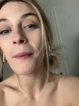 Lolitaxlola online show from March 19, 2026, 12:10 am