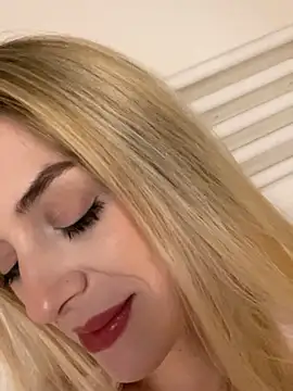 Lolitaxlola online show from April 18, 2026, 1:41 am