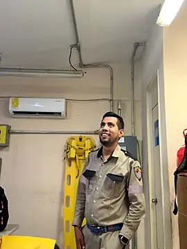 Snapshot of EnriquePersian197 chatting on October 24, 2025, 12:20 am EnriquePersian197 online show from October 24, 2025, 12:20 am