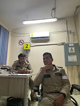 Snapshot of EnriquePersian197 chatting on March 12, 2025, 11:21 am EnriquePersian197 online show from March 12, 2025, 11:21 am