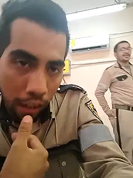 Snapshot of EnriquePersian197 chatting on September 15, 2025, 6:52 pm EnriquePersian197 online show from September 15, 2025, 6:52 pm