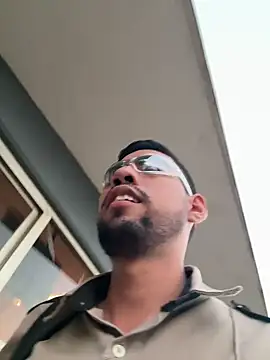 Snapshot of EnriquePersian197 chatting on October 14, 2025, 12:33 am EnriquePersian197 online show from October 14, 2025, 12:33 am