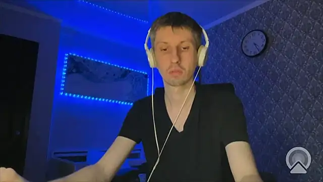 Aki-Laky online show from December 13, 2025, 8:04 pm