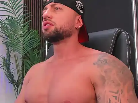 OwenMaximus814 online show from April 12, 2026, 6:55 pm