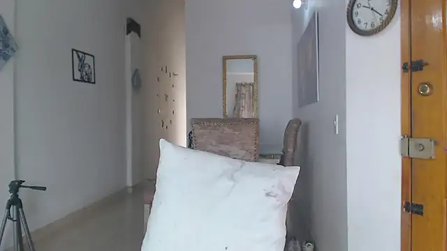 Snapshot of divinepleasury chatting on October 22, 2025, 3:22 pm divinepleasury online show from October 22, 2025, 3:22 pm