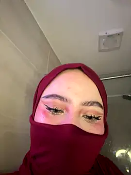 amaal  online show from November 3, 2025, 6:33 pm