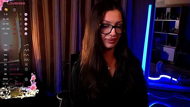 Snapshot of Laura_Bess chatting on September 24, 2025, 4:46 pm Laura Bess online show from September 24, 2025, 4:46 pm