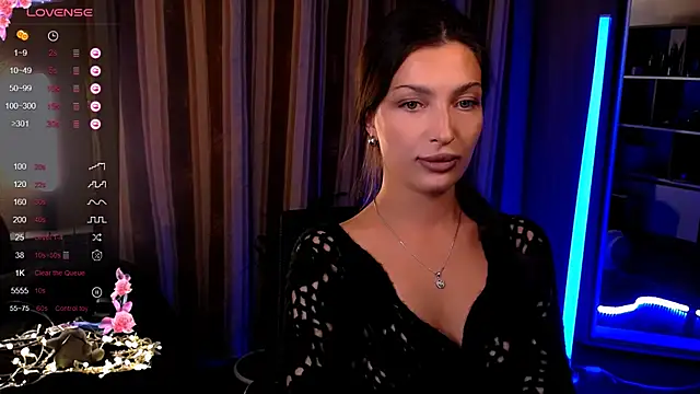 Snapshot of Laura_Bess chatting on September 29, 2025, 9:53 pm Laura Bess online show from September 29, 2025, 9:53 pm