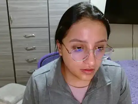 Snapshot of Nia-Cop chatting on January 4, 2025, 3:40 am Nia-Cop online show from January 4, 2025, 3:40 am