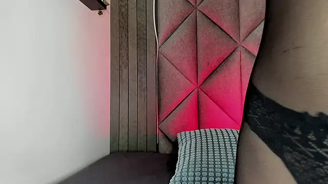 BriaConner  online show from November 17, 2025, 1:31 am