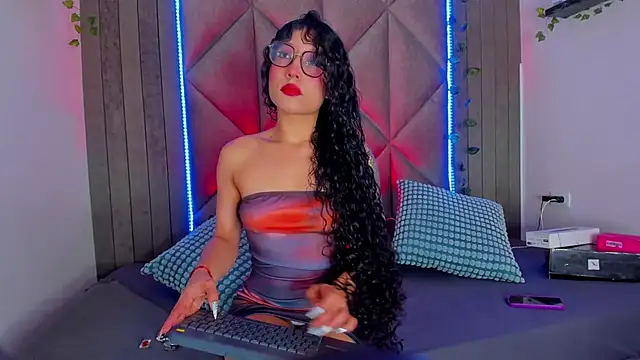 BriaConner  online show from May 23, 2026, 2:54 am